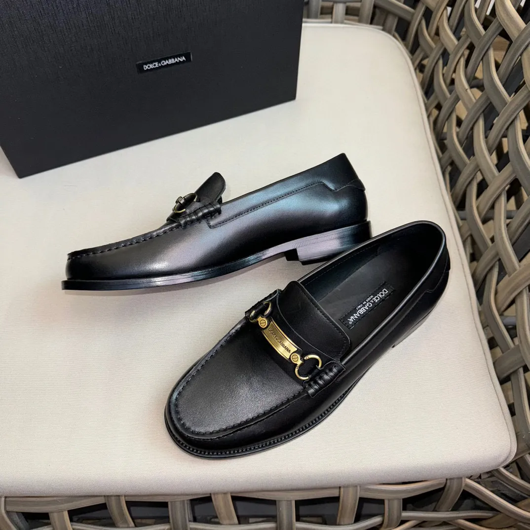 💰¥960 D&G cowhide moccasin loafers for men｜Embellished with DG hardware nameplate｜Made of imported calfskin｜Retro and shiny texture complement each other｜Release charming tones to outline a confident posture｜Imported calfskin + cowhide lining + Italian leather outsole Size: 39-44 (38.45 custom-made)
